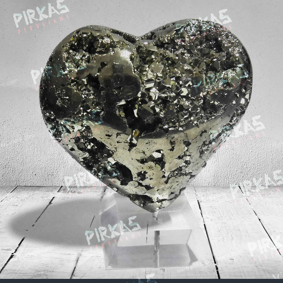 CORAZON-DE-PIRITA-CON-BASE-ACRILICO